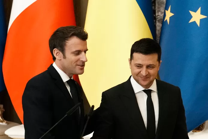 Le ton monte entre Zelensky et Macron: “Il cherche une porte de sortie pour la Russie en vain”