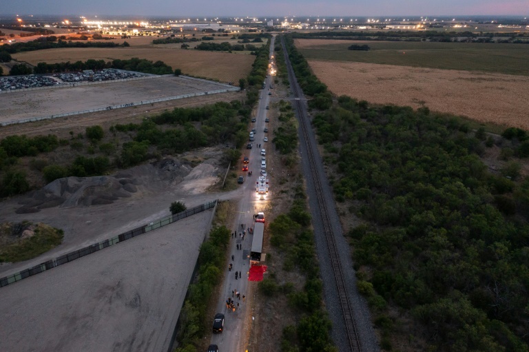 “Horrible Tragédie” Au Texas, 46 Migrants Retrouvés Morts Dans Un Camion