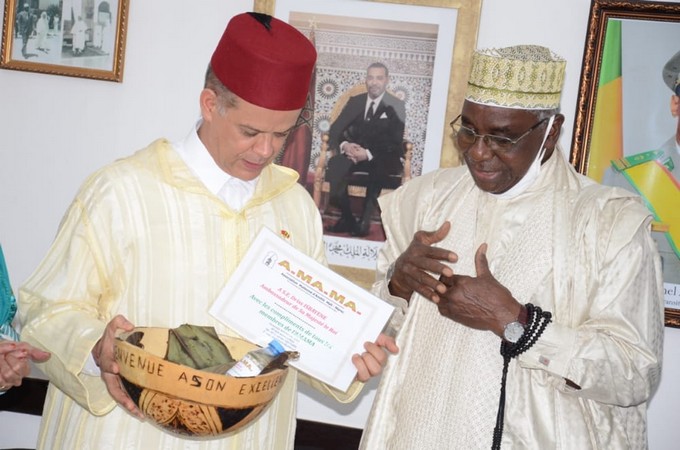 L’ambassadeur Driss Isbayene lors de la cérémonie de son accueil par l'association malienne d'amitié Mali-Maroc (AMAMA) :   "Ma tâche n'est pas facile, mais je crois qu'avec votre aide nous irons loin". "Mon prédécesseur a mis la barre très haut et il faut que je fasse encore plus"
