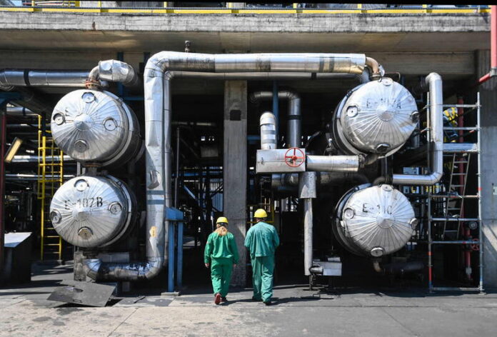 HUNGARY-RUSSIA-EU-SANCTION-OIL-REFINERY