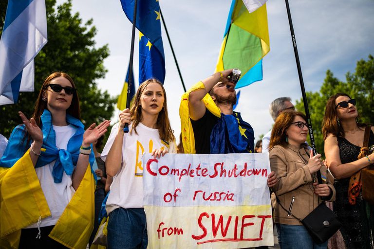 La Russie développe un nouvel outil de paiement pour remplacer Swift : "La solution proposée est tout à fait crédible"