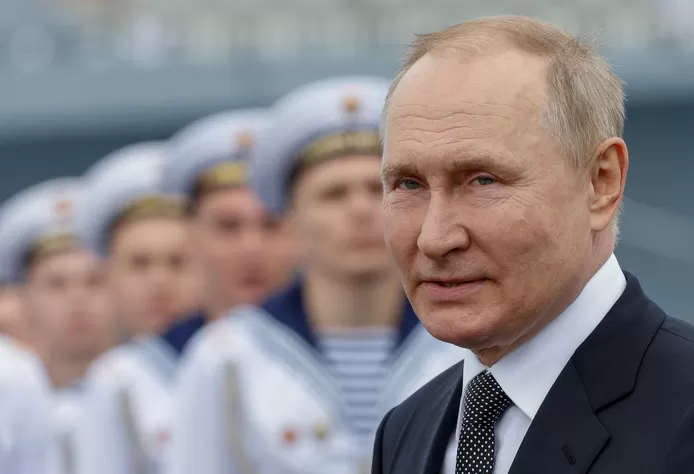 La Flotte russe va se doter d'un nouveau missile hypersonique “invincible”, annonce Poutine