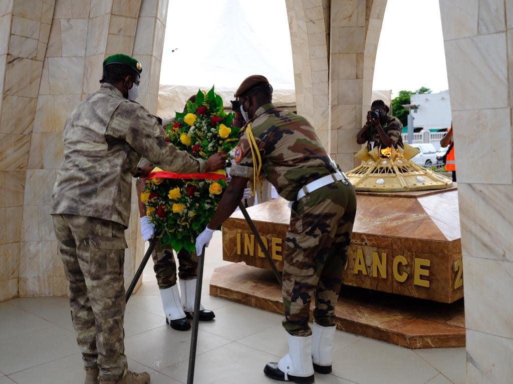 Dépôt de gerbe de fleurs au monument de l’indépendance : Devoir de mémoire et de reconnaissance