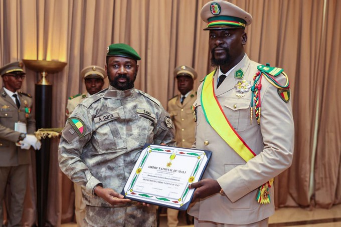 maliweb.net - Mali-Guinée : Le Colonel Mamady Doumbouya élevé à la dignité de Grand-Croix de l'ordre national du Mali à titre étranger