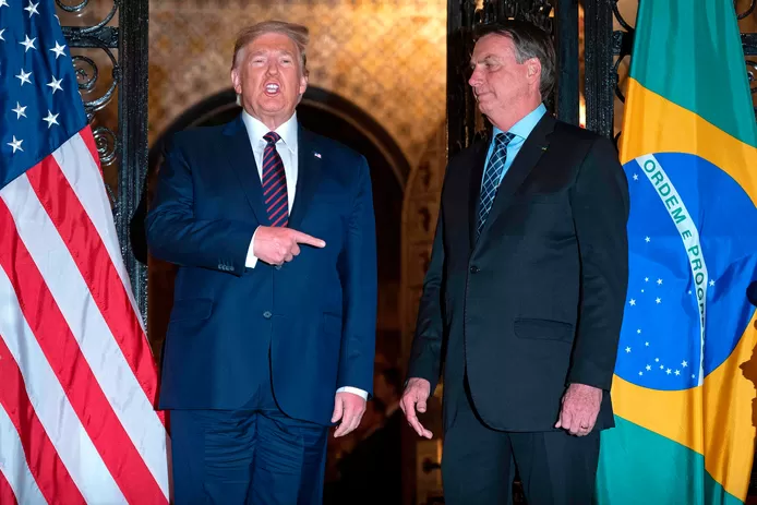 “Un type formidable”: Trump appelle à réélire Bolsonaro, “le Trump des Tropiques”
