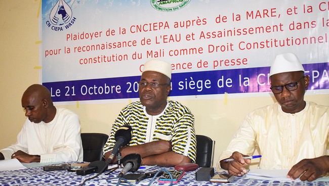 Avant-projet de la Constitution :  la CN-CIEPA dénonce un « silence de cathédrale » sur l’accès à l’eau potable et à l’assainissement
