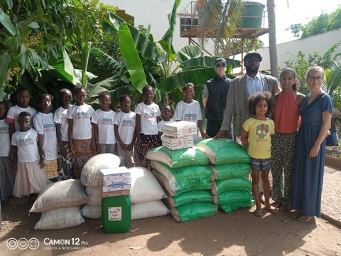 Solidarité	: Des donateurs suisses offrent des vivres au Centre Jigiya Bon de Daoudabougou
