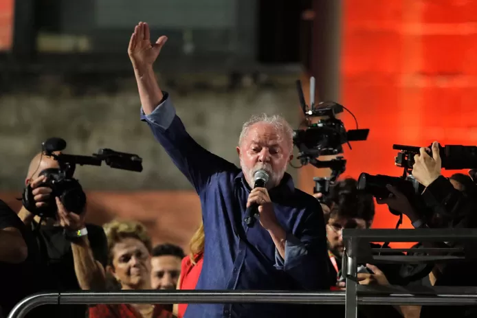 "Le Brésil a besoin de paix”: Lula remporte la présidentielle sur le fil face à Bolsonaro
