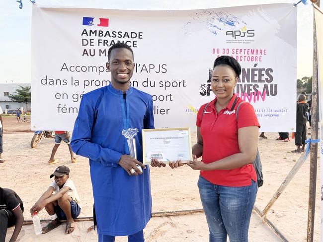 Mme Sy Aminata Makou Traoré, présidente de l'APJS : "A nos filles et femmes sportives, je veux vous dire de croire en vos rêves"   "Nous comptons mener une large campagne de sensibilisation des femmes aux bienfaits de la pratique sportive"