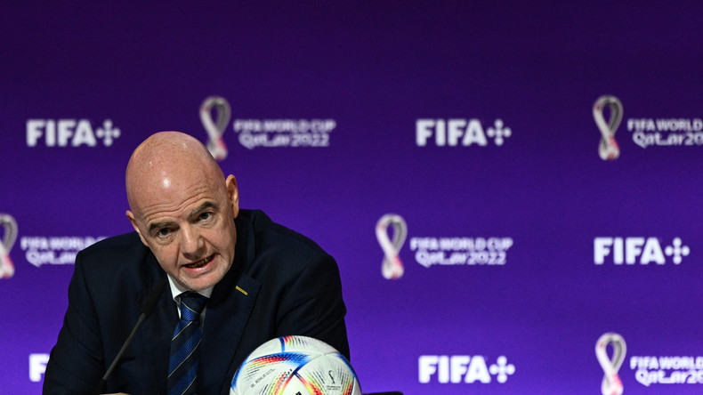 «Hypocrisie» : le patron de la FIFA balaie les critiques sur les conditions de travail au Qatar