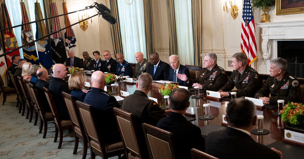 Guerre en Ukraine : Un général US de haut rang exhorte à la diplomatie, mais les conseillers de Biden résistent
