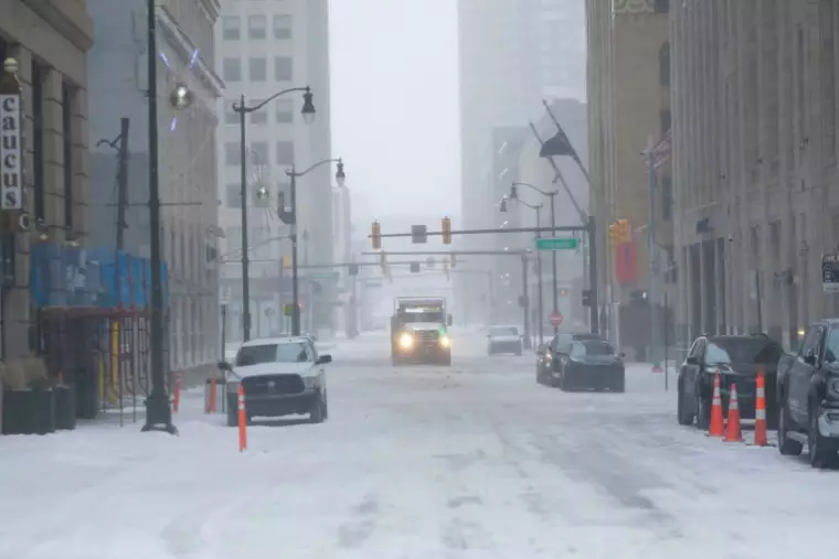 Coupures d'électricité, transports chaotiques: les Etats-Unis frappés par une tempête "historique"