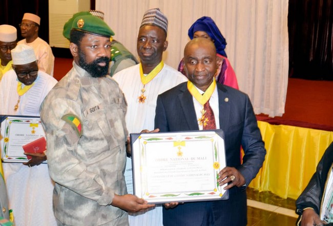 Habib Sissoko, décoré au grade de commandeur de l'Ordre national : "Je dédie cette médaille aux membres et personnel du CNOSM, au mouvement olympique et sportif du Mali"