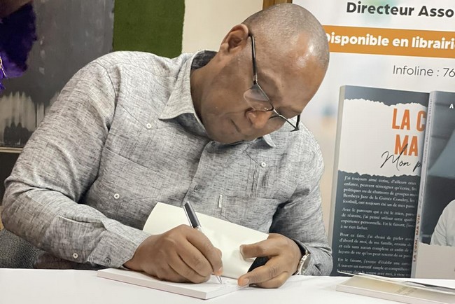 Mali : La Com Ma Vie, Mon parcours, un livre autobiographique de Amadou Moustapha Diop dans les rayons