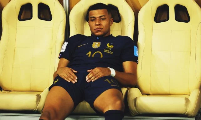 Les Bleus à la Concorde : Kylian Mbappé fait (encore) parler de lui, son attitude enflamme les réseaux sociaux !