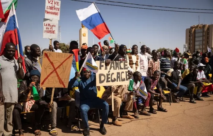 830x532_demonstrators-hold-placards-during-a-protest-to-support-the-burkina-faso-president-captain-ibrahim-traore-and-to-demand-the-departure-of-france-s-ambassador-and-military-forces-in-ouaga