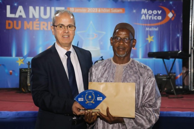Nuit du mérite de Moov Africa Malitel : 20 agents et 8 entités primés pour leur engagement et leur détermination !     Le Prix spécial du directeur général Abdelaziz Biddine décerné à Dahirou Diallo