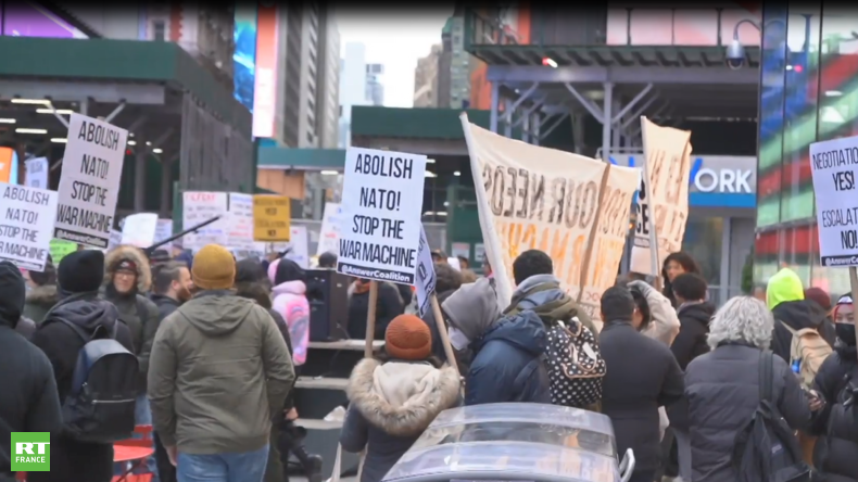 Etats-Unis : des New-Yorkais protestent contre l'OTAN et l'aide militaire à l'Ukraine