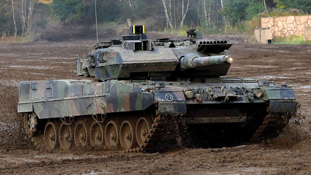 L'armée russe fait disparaître un char Léopard dans un marécage près de Kherson