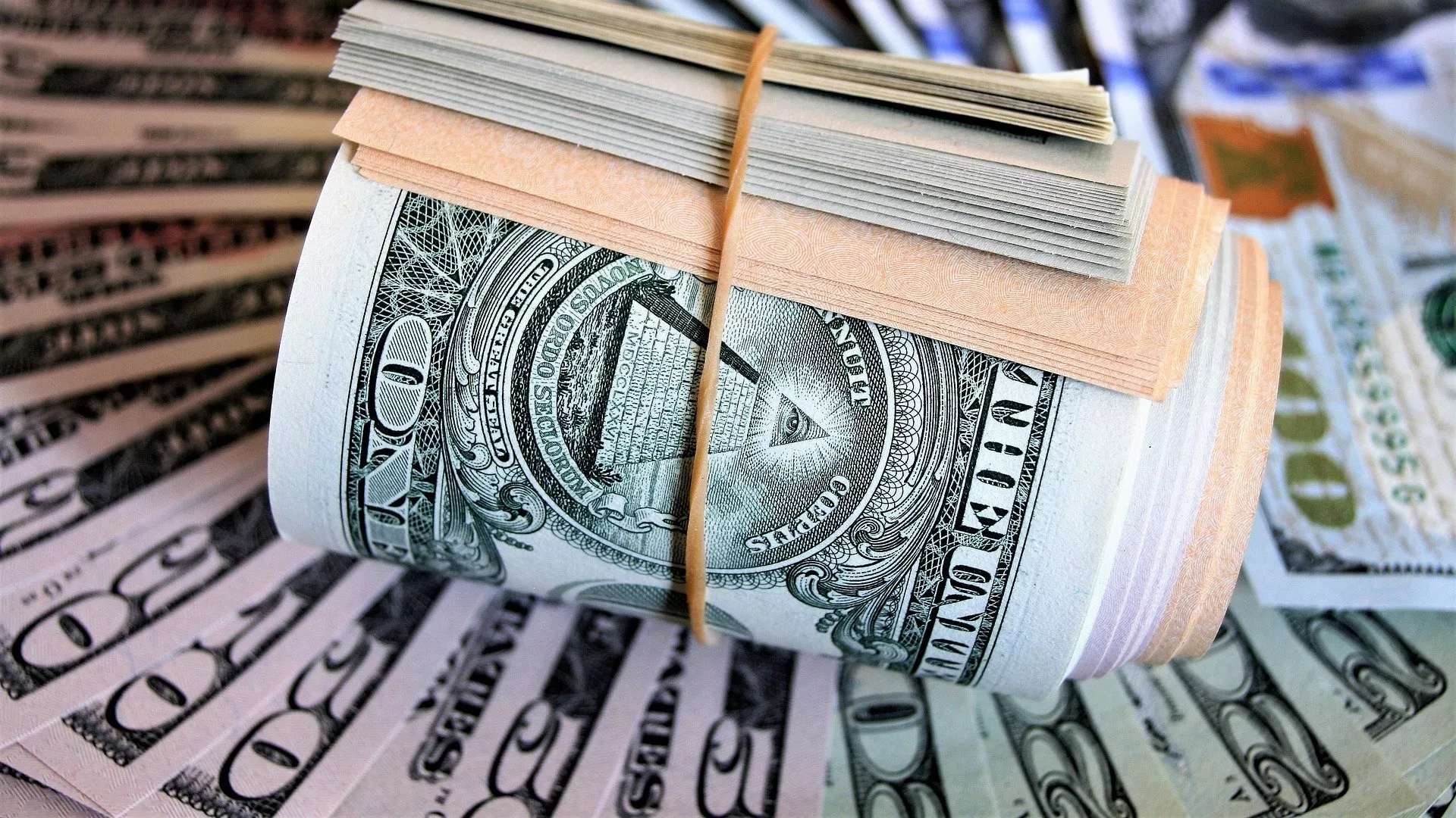 Le dollar, principal risque pour l’économie africaine, avertit une agence de notation