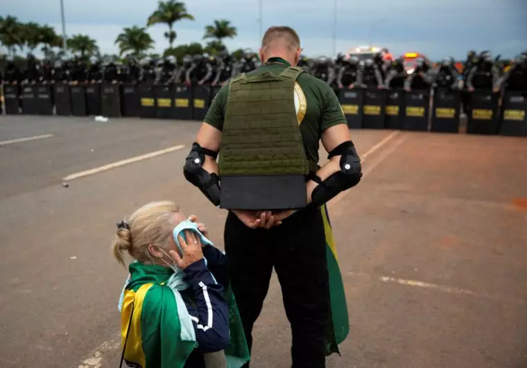 Brésil: 400 arrestations après l'invasion de lieux du pouvoir par des pro-Bolsonaro