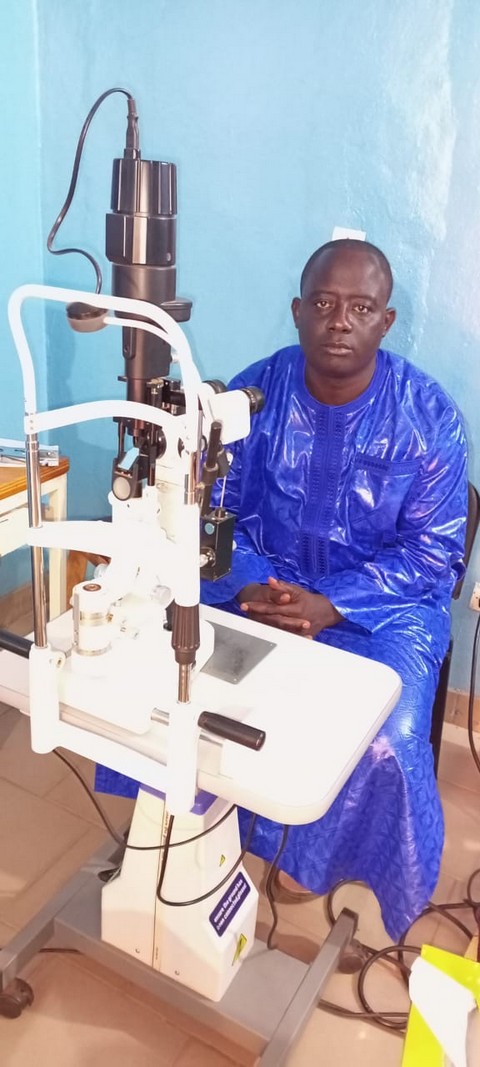 Docteur Sidi Dembélé, Ophtalmologue : « Même si les yeux sont protégés, observez des pauses en travaillant sur  les écrans »