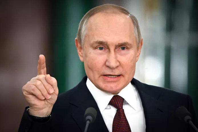 Mandat d’arrêt international contre Vladimir Poutine :   Qui pour prendre la queue du diable ?