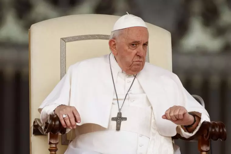 Le Pape va être opéré d'urgence mercredi pour un risque d'occlusion intestinale