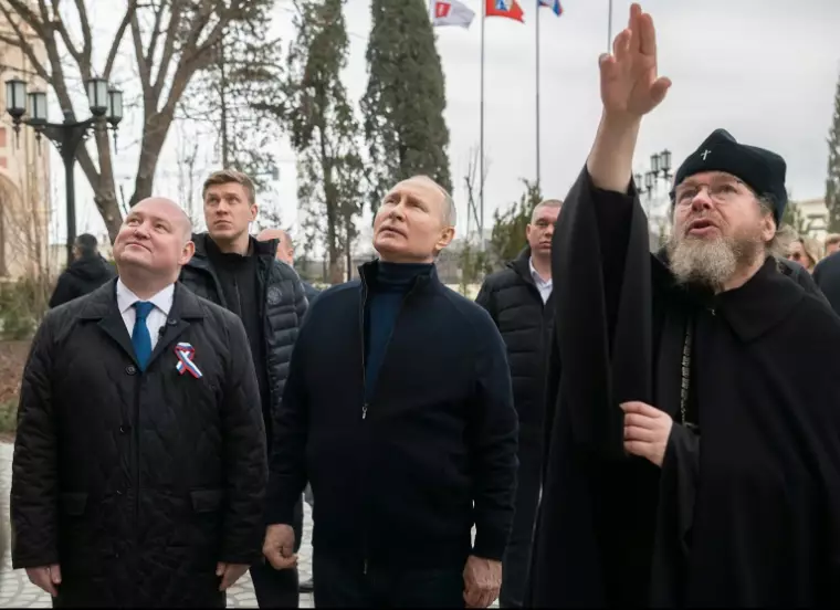 Ukraine: Poutine s’est rendu à Marioupol dévastée, première visite en zone conquise