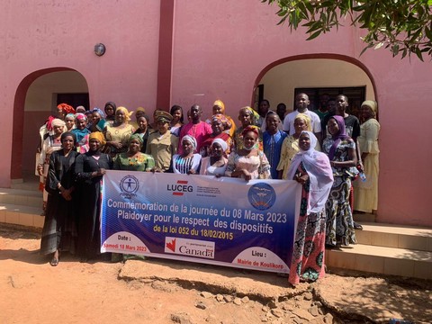 Disparités basées sur le Genre au Mali 	 :  L'écart de salaire horaire entre les hommes et les femmes est d'environ 57%
