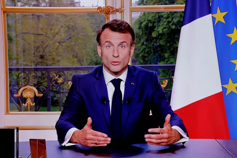 France : Macron accueilli à Nîmes par une casserolade