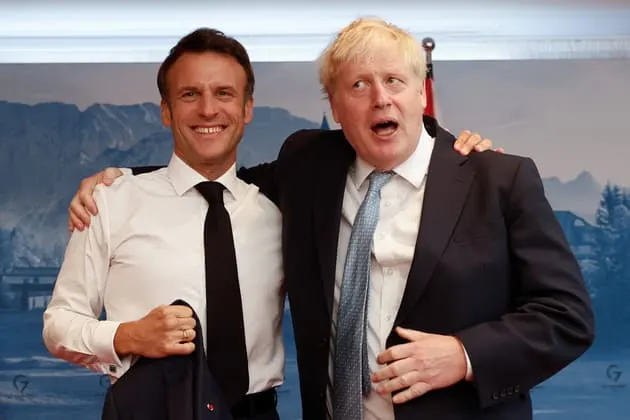 Guerre en Ukraine : quand Boris Johnson fustigeait Macron, le "lèche-bottes" de Poutine