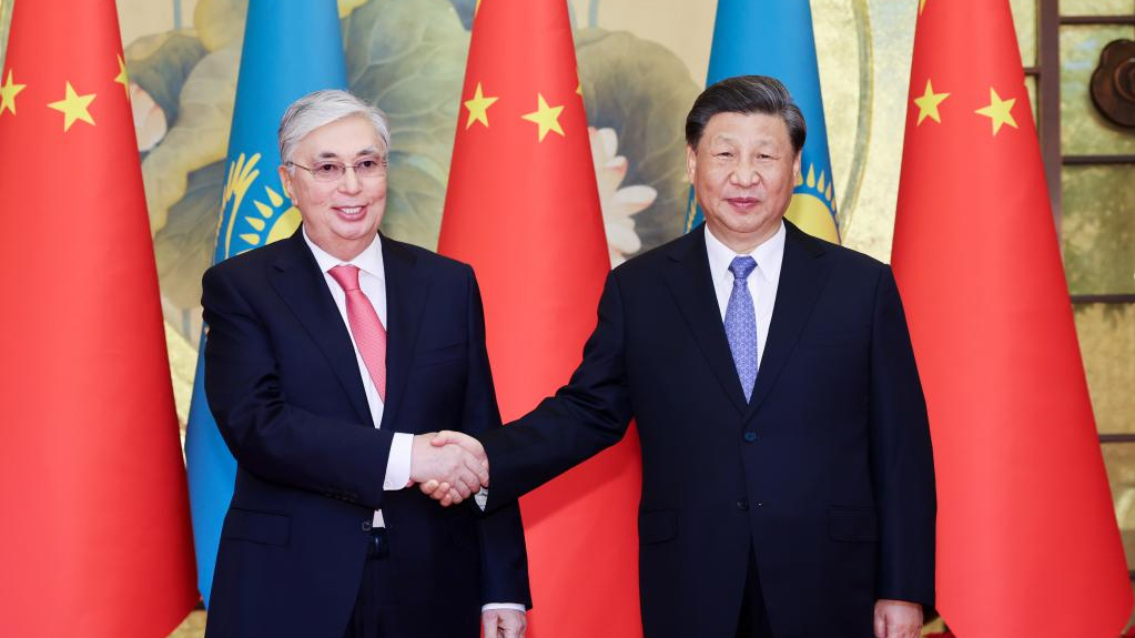 Xi Jinping s'entretient avec le président kazakh