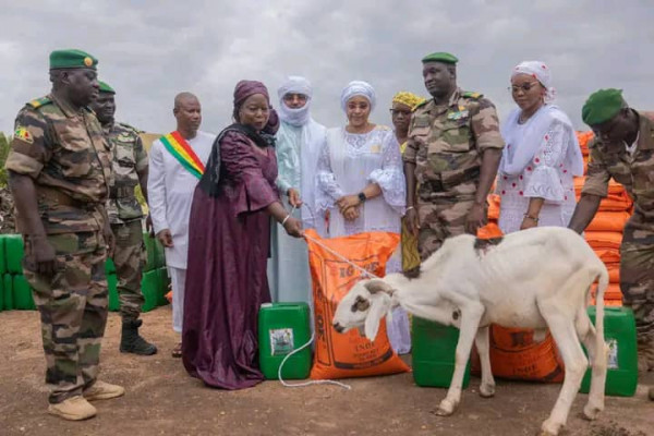 Opération Tabaski : Le geste de solidarité du président Goïta à des familles de militaires