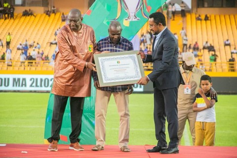 Papa Oumar Diop distingué par la fémafoot "Je suis très heureux. Je ne pensais pas avoir une telle distinction il y a deux ans"