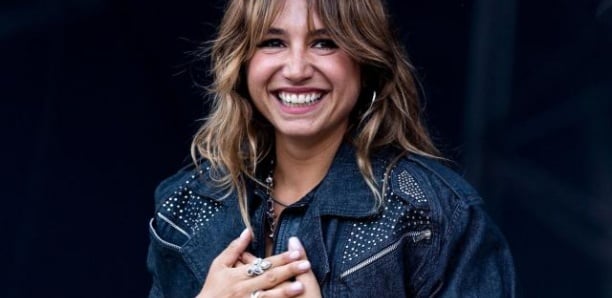 Un concert d'Izïa annulé après des propos violents contre Macron