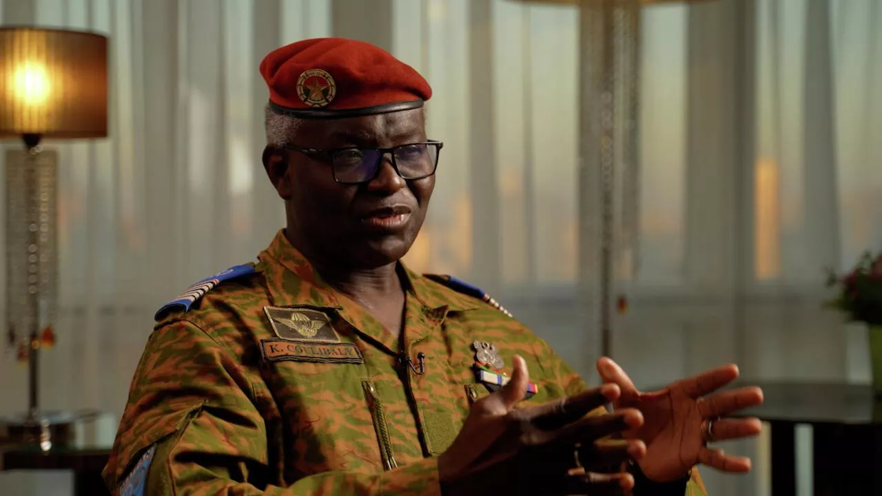 Le Burkina Faso appelle à "tracer les armes déversées en Ukraine"