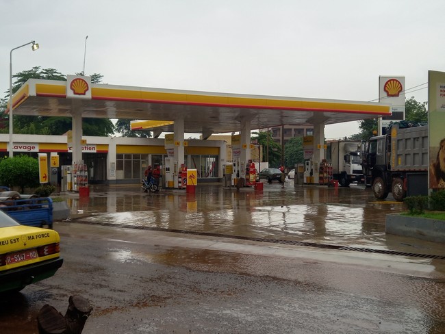 Vente promotionnelle dans les stations Shell :  Quand des pompistes volent les clients