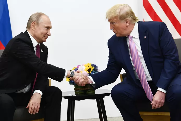 Présidentielle aux USA : Poutine félicite Trump et appelle au dialogue