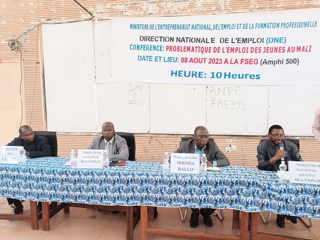 Conférence Débat :  Problématique de l'emploi au Mali, la Direction nationale de l'Emploi en discute avec les étudiants de la FSEG