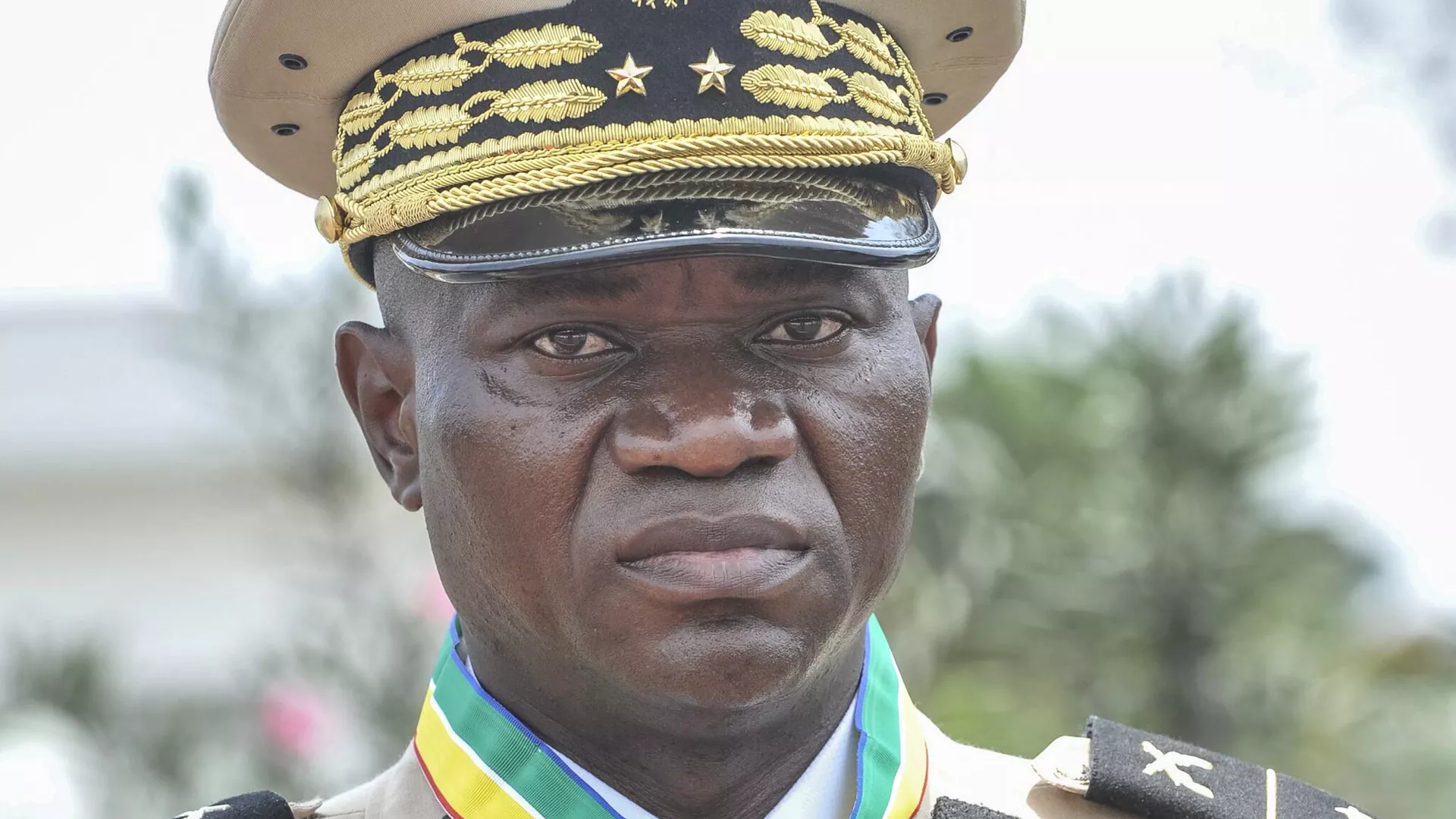 Le général Oligui prête serment au Gabon en tant que "président de la transition"