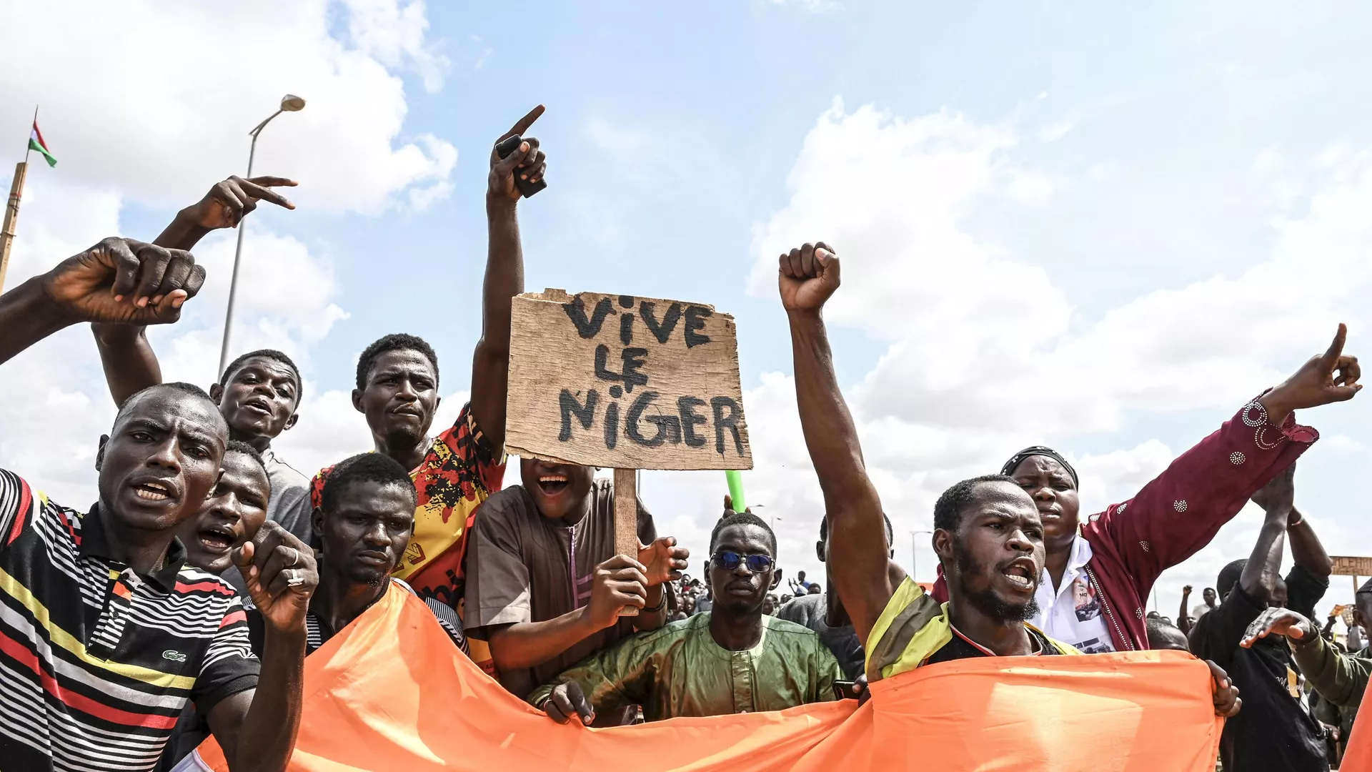 Les sanctions internationales "poussent le peuple nigérien au réveil"