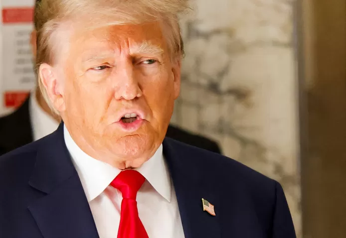 USA-Donald Trump dénonce une "escroquerie" après l'ouverture de son procès