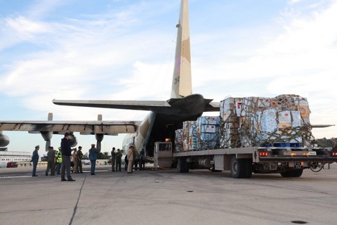 Aide humanitaire aux populations palestiniennes : Départ de deux avions militaires de la base aérienne de Kénitra en direction de l'aéroport d’El Arich, en Egypte*