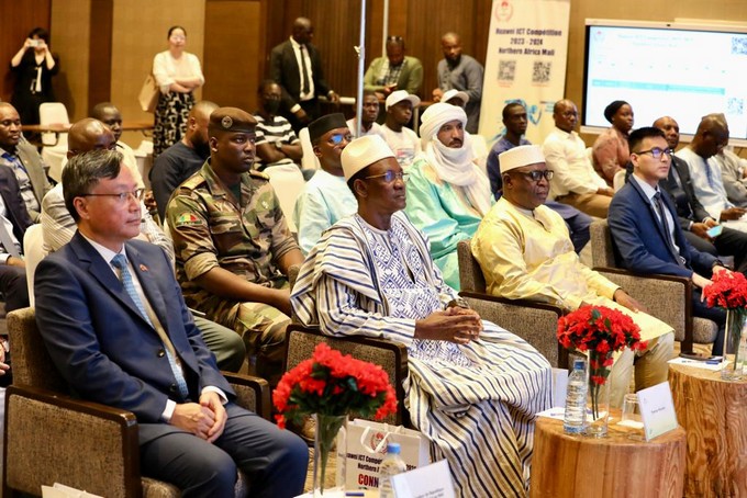 Huawei Mali célèbre l’excellence en primant les 10 meilleurs lauréats à la HUAWEI ICT compétition 2022 et lance la nouvelle édition du concours.