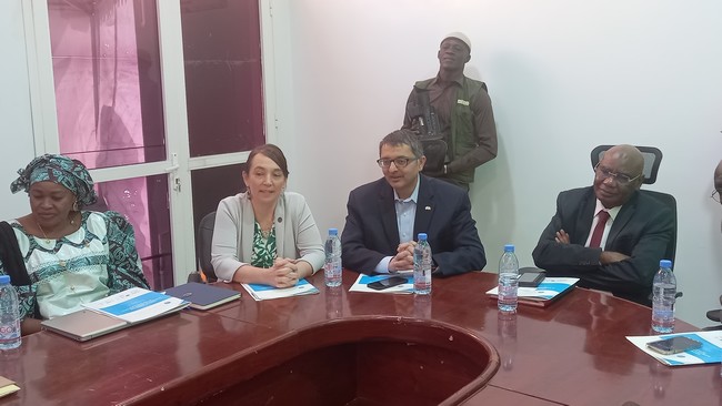 Mali :  le directeur adjoint principal de CDC d’Atlanta, Dr Nirav D. Shah, en visite au CNIECS pour renforcer les liens de coopération