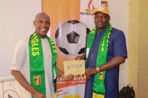 Participation du Mali  à la CAN cote d'Ivoire 2023 : Le PDG de Pétro Bama, Cheick Oumar Karagnara  offre 2 millions FCFA  à l'AJSM et 1 million FCFA à l'UNASAM