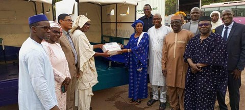 Santé publique :  La Fondation Orange offre 20 000 kits "césarienne" et 20 motos ambulances