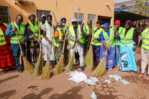 Journée de salubrité à l'INPS : L'association des techniciens de surface du secteur de la santé au Mali respecte la tradition