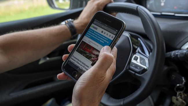 Sécurité routière :  Le téléphone au volant, une amende de 15 000 F CFA